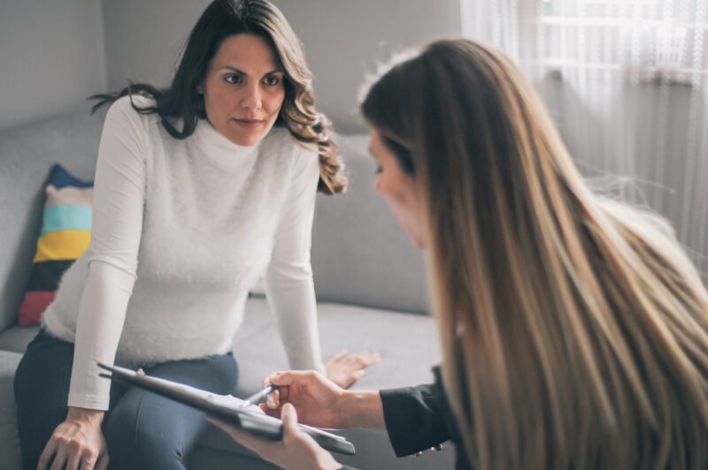 Pregnant woman on counseling appointment, talking about pregnancy.