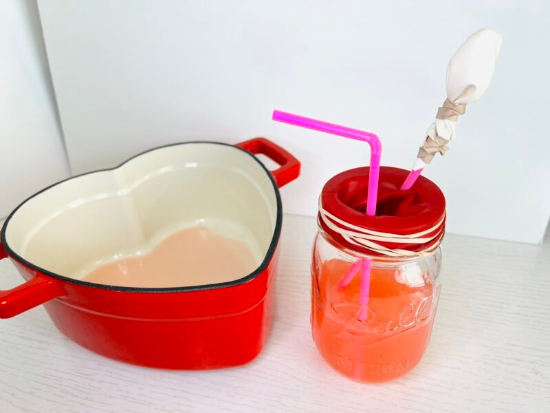 an image of a red heart pot, a jar and a straw to model how the circulatory system works